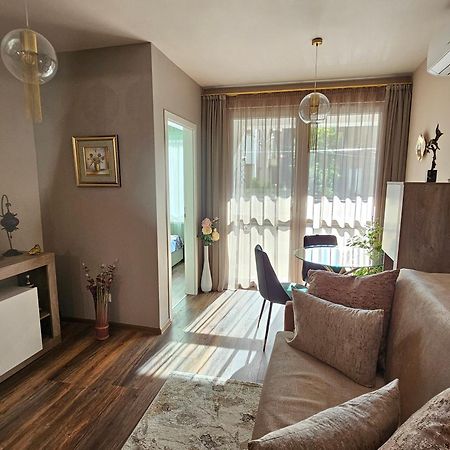 Bright Inn - Holiday & Business Apartment Sofia Luaran gambar