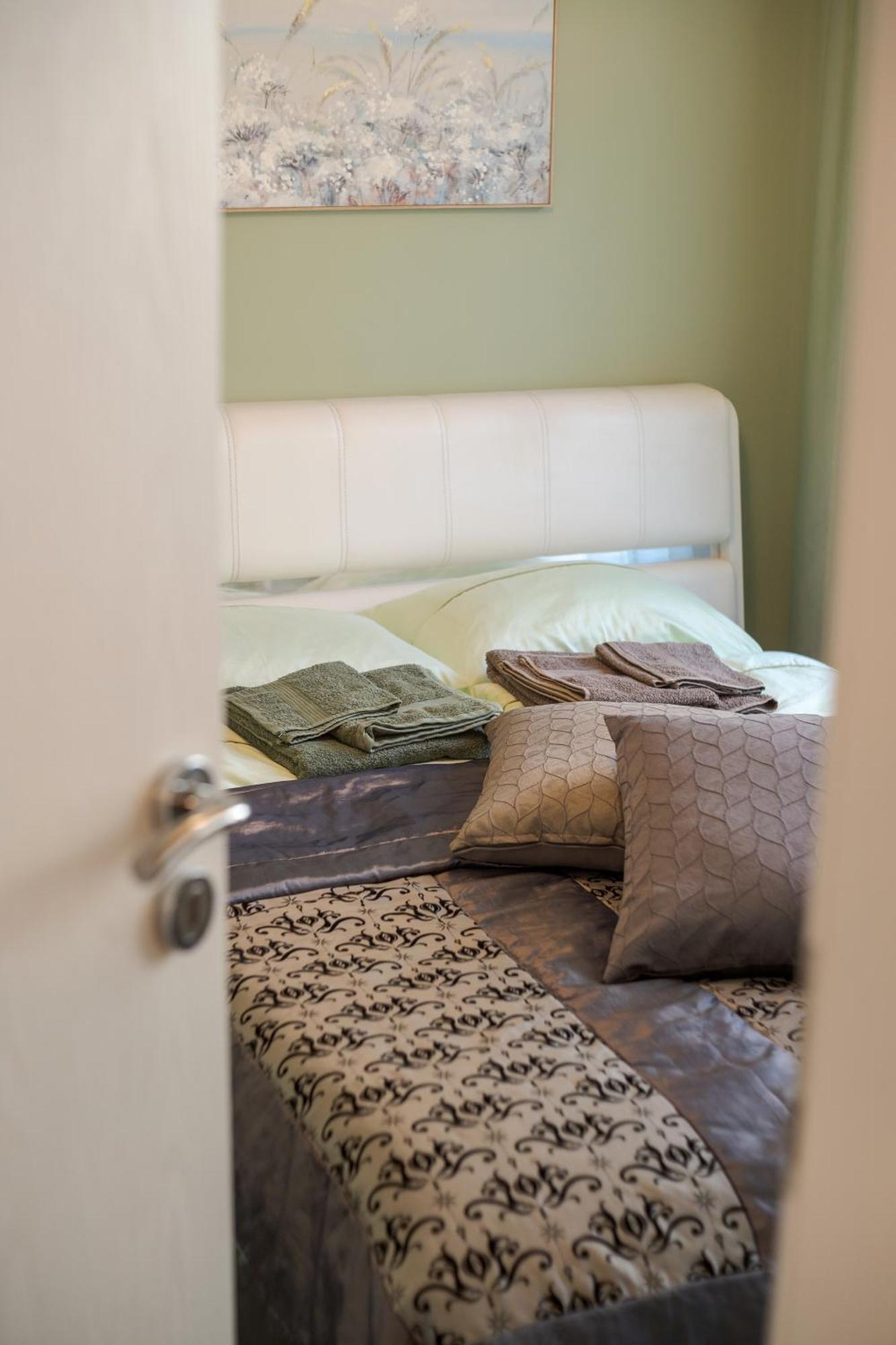 Bright Inn - Holiday & Business Apartment Sofia Luaran gambar
